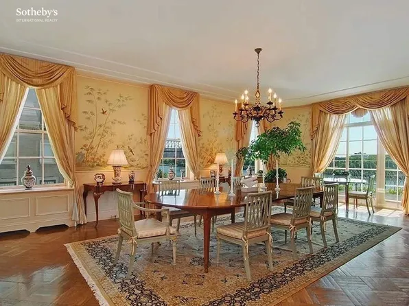 435 East 52nd Street image 4 of 33