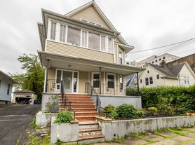 25 Hunting St, Bridgeport, CT