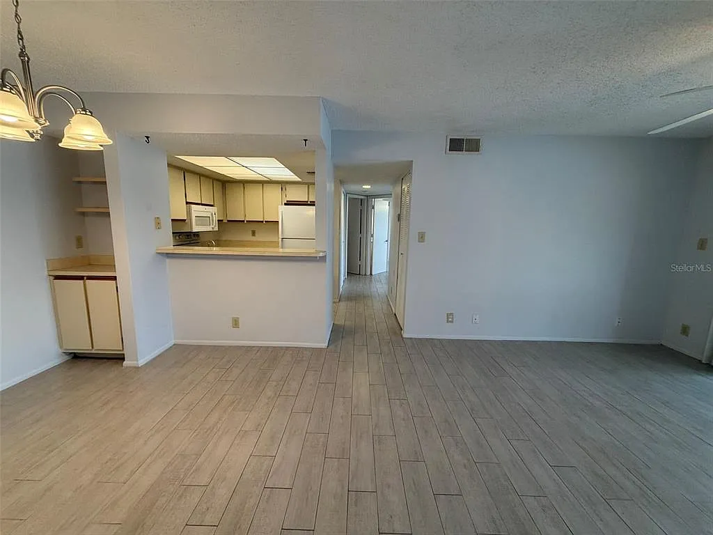 2 bed, 2.0 bath, 899 sqft, $1,300 — Photo 4