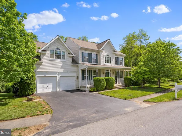 17226 Greenwood Dr, Round Hill, VA 20141