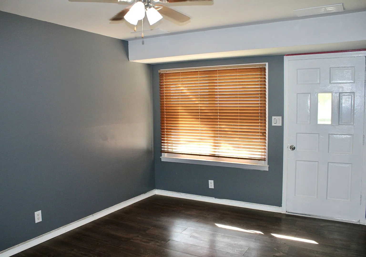Nice 2 bedroom 1 Bath Home - Quiet area - Video Tour on Youtube @ 855manager — Photo 2