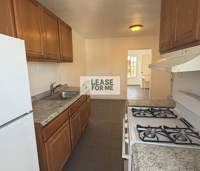 841 W Florence Ave — Photo 16