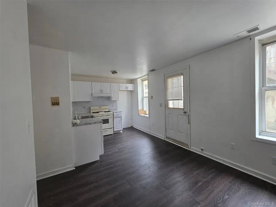 8 Main St #1