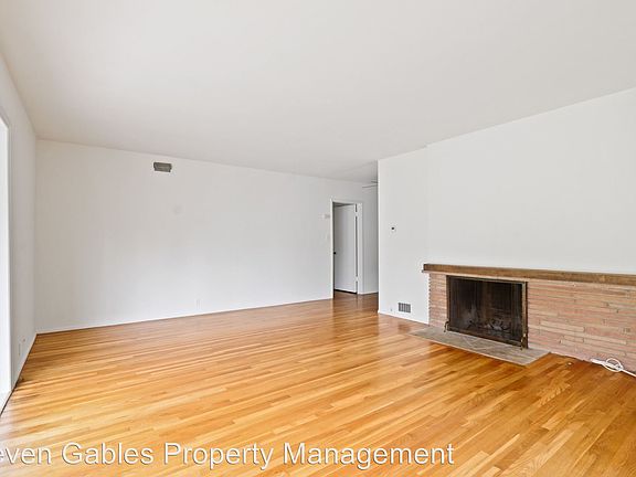 3rd image of 814 E Avalon Ave