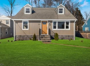 26 Janeway Pl, Morris Plains, NJ 07950