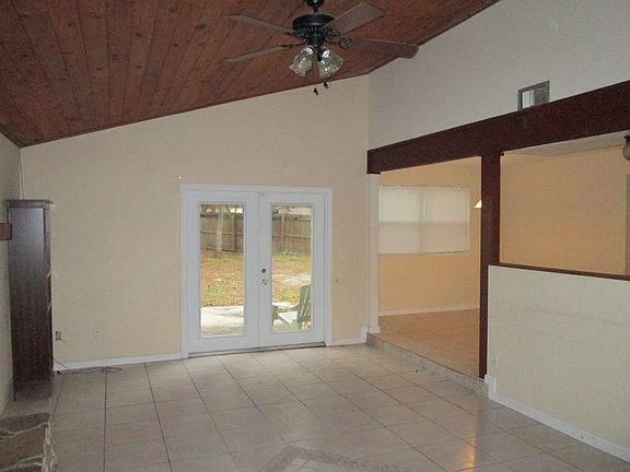 2nd image of 301 Hidden Lake Dr