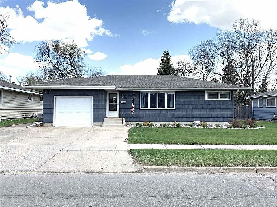 1st image of 1535 1st St SW