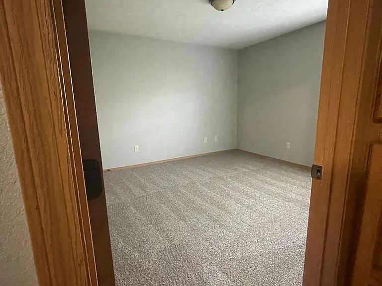 705-707 E Watermill Cir — Photo 10