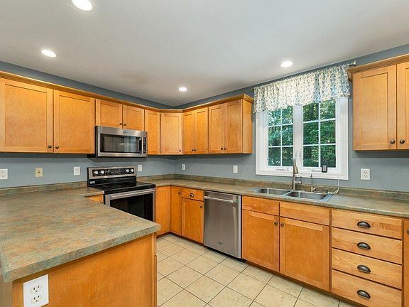 3rd image of 363 Chestnut Hill Road #2