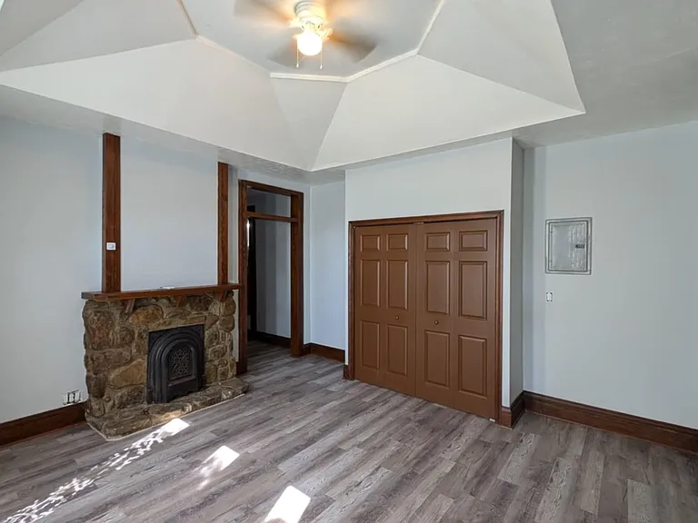 2533 Rowan St — Photo 9