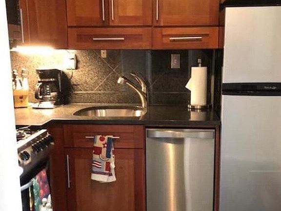 4th image of 801 N Pitt St APT 506