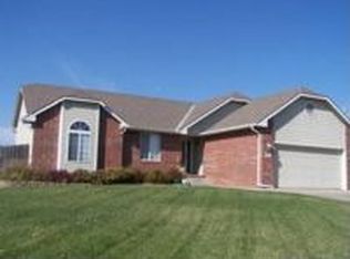824 Meadowlark Ln, Newton, KS 67114