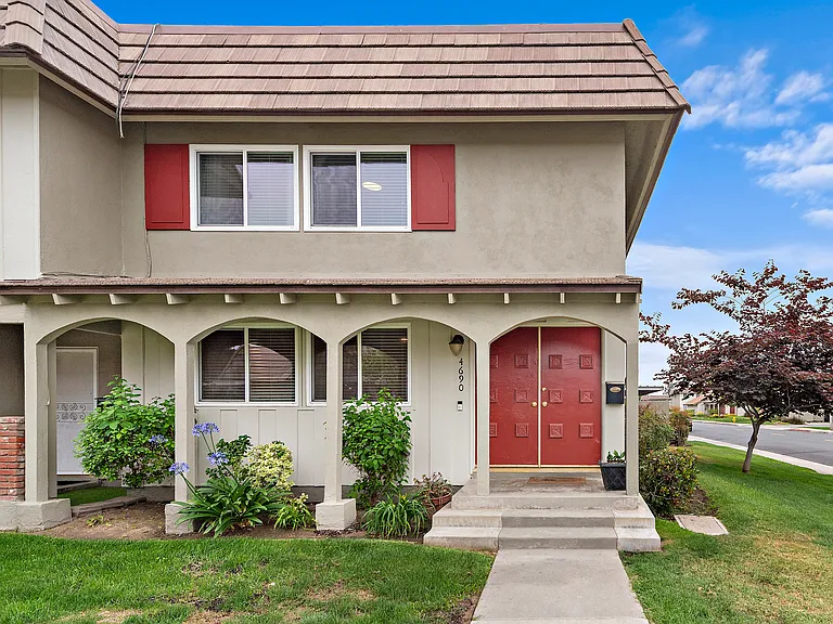 4690 Larwin Ave — Photo 1