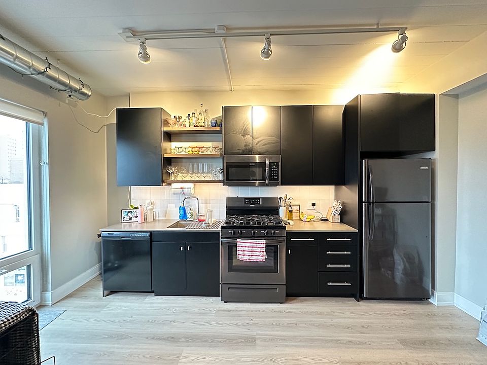 1st image of 941 W Belmont Ave #804
