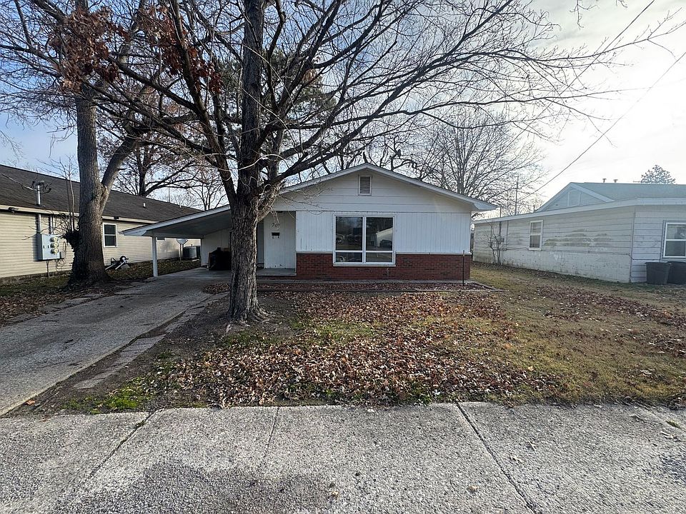 1st image of 707 S Bentley St
