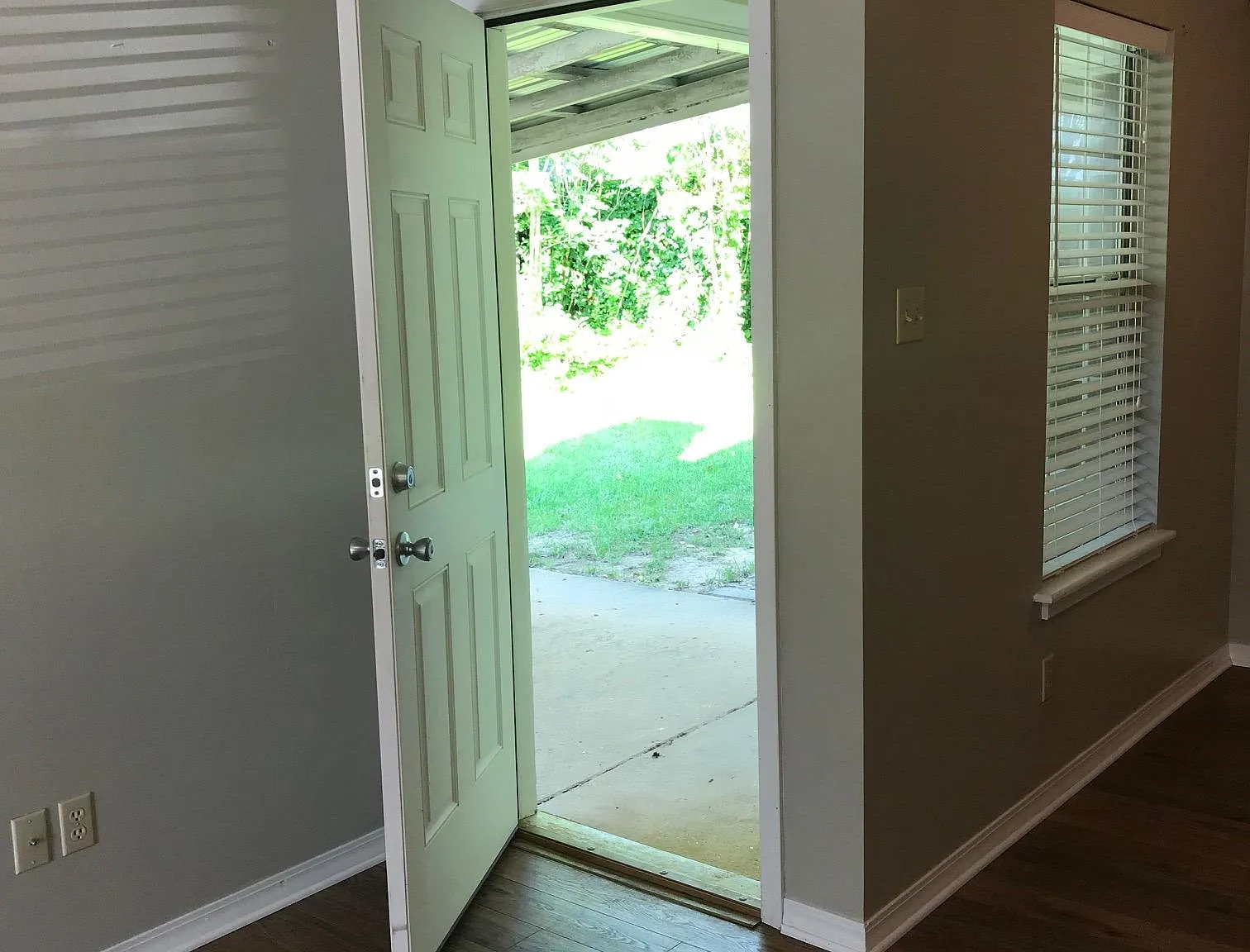 3 bed, 1100 sqft, $1,250 — Photo 3