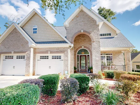 225 Wicklow Dr, Dothan, AL 36303