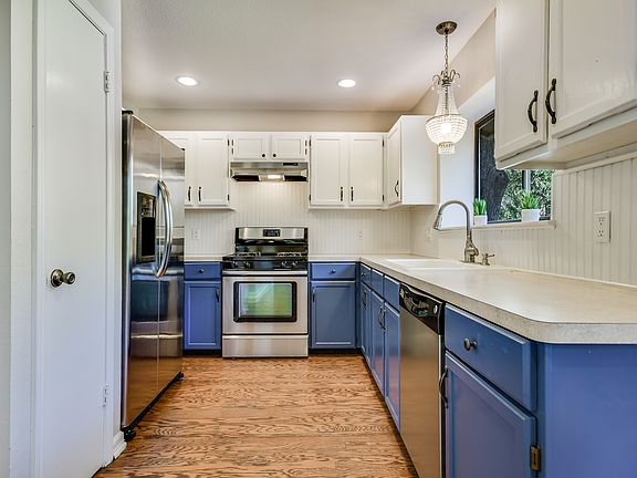 2nd image of 108 W Spring Dr