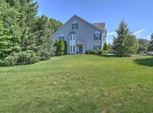 26 Alpine Rd, Holmdel, NJ 07733