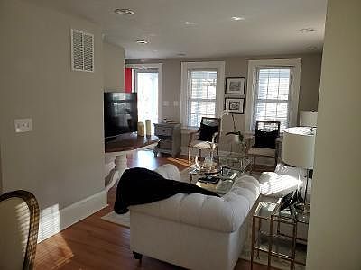5th image of 101 E Linden St