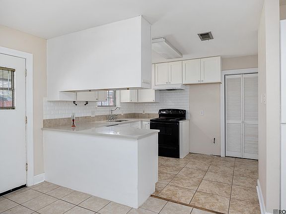 5th image of 16522 Batavia Ave