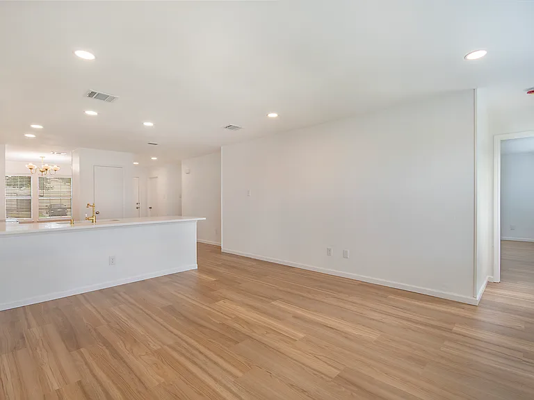 1618 Pin Oak Trl — Photo 6