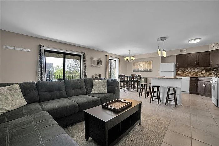 1st image of 463 Valley Dr #463