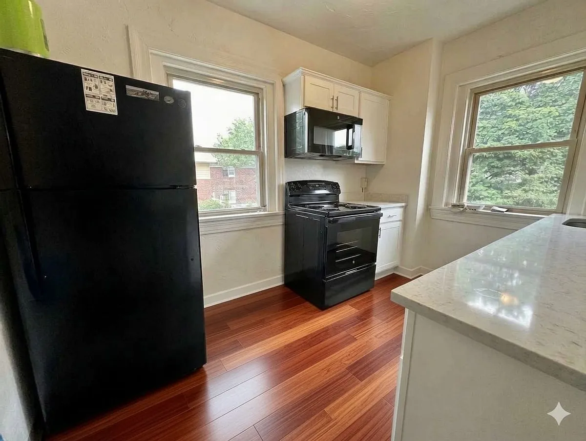 Building Photo - 5521 Wilkins Ave #4