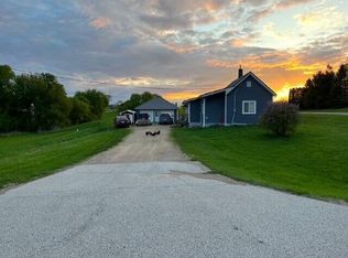 42641 County Road 12, Dakota, MN 55925
