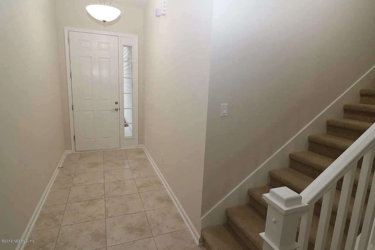 4 bed, 3.0 bath, 2010 sqft, $2,700 — Photo 2