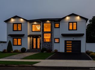 1300 Campbell Rd, Wantagh, NY 11793