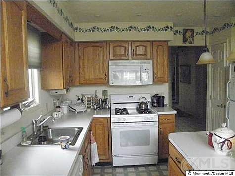 3rd image of 2297 S Chanticleer Ct
