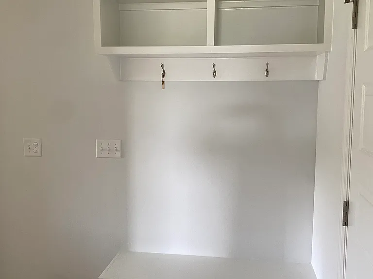 215 Bailey Cir — Photo 3