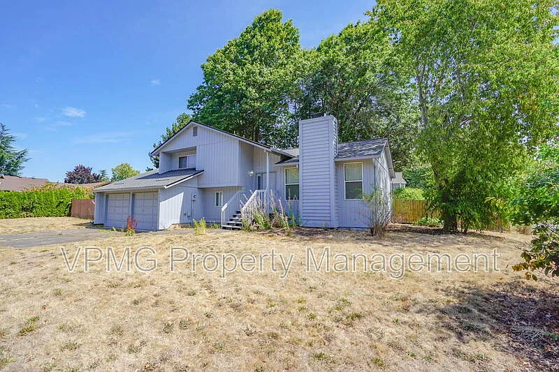 4 bed, 2.5 bath, 2038 sqft, $3,000 — Photo 3