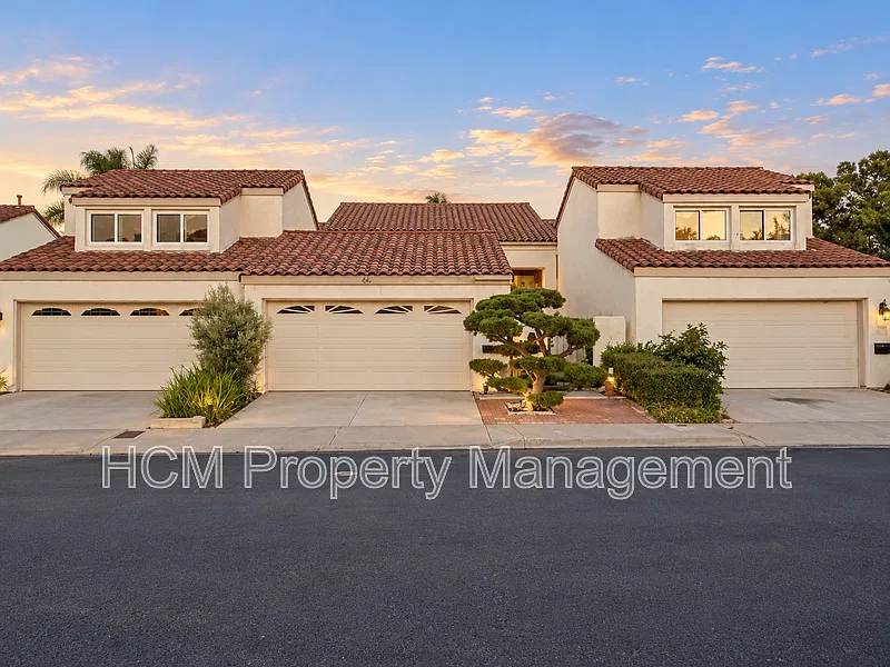 3 bed, 2.5 bath, 2072 sqft, $4,650 — Photo 2