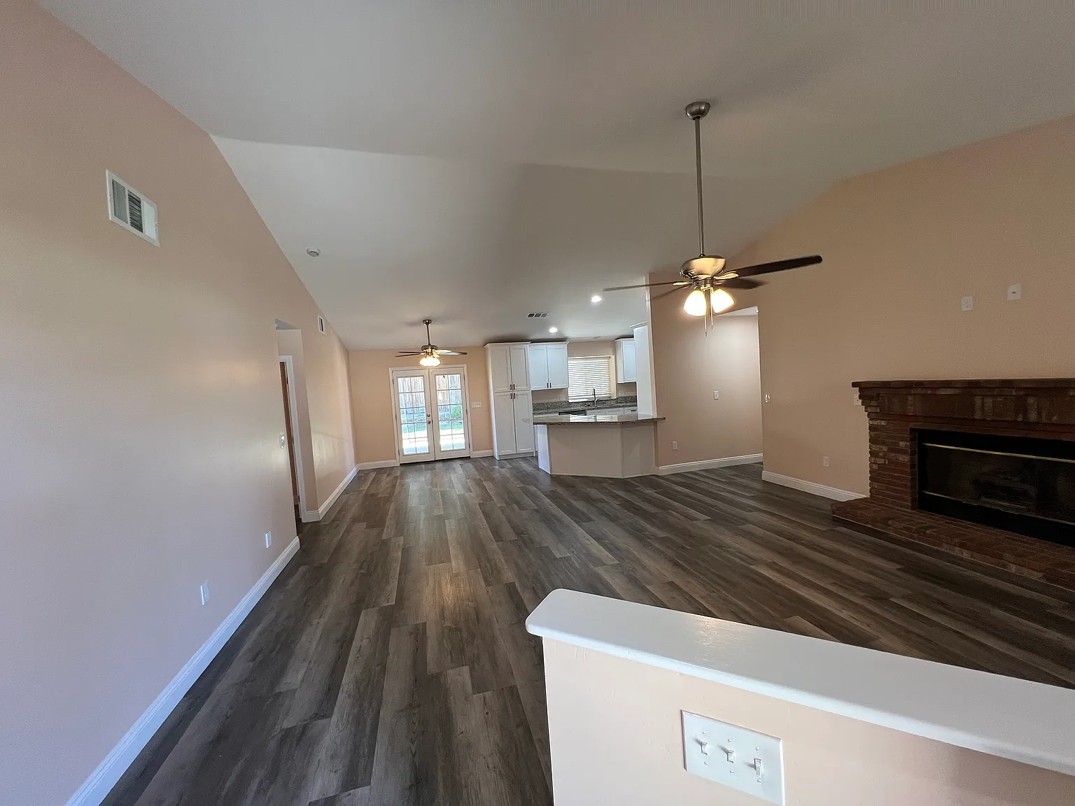 3 bed, 1649 sqft, $2,300 — Photo 4