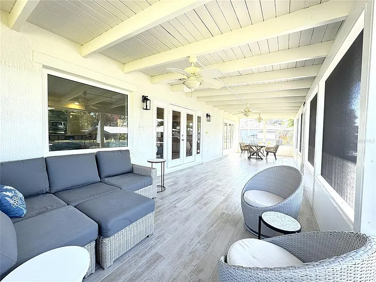 1004 SE 5th Ave — Photo 36