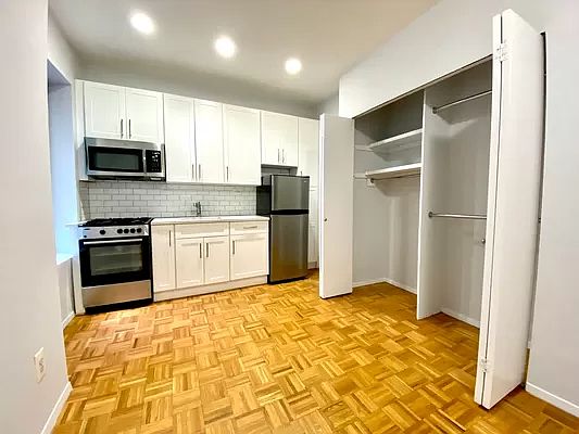 2nd image of 512 E 79th St #3EV