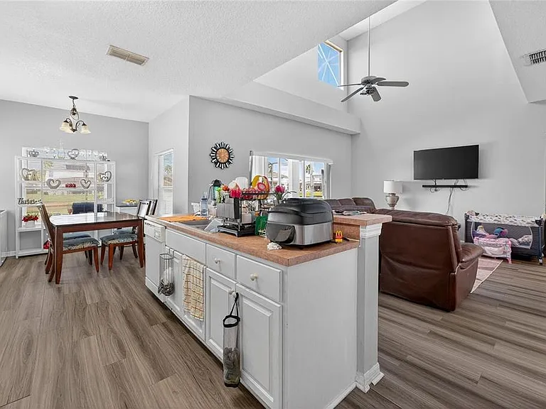 1202 Cumbrian Lakes Ct — Photo 9