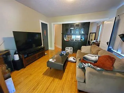 222 Logan Ave N #3 — Photo 4