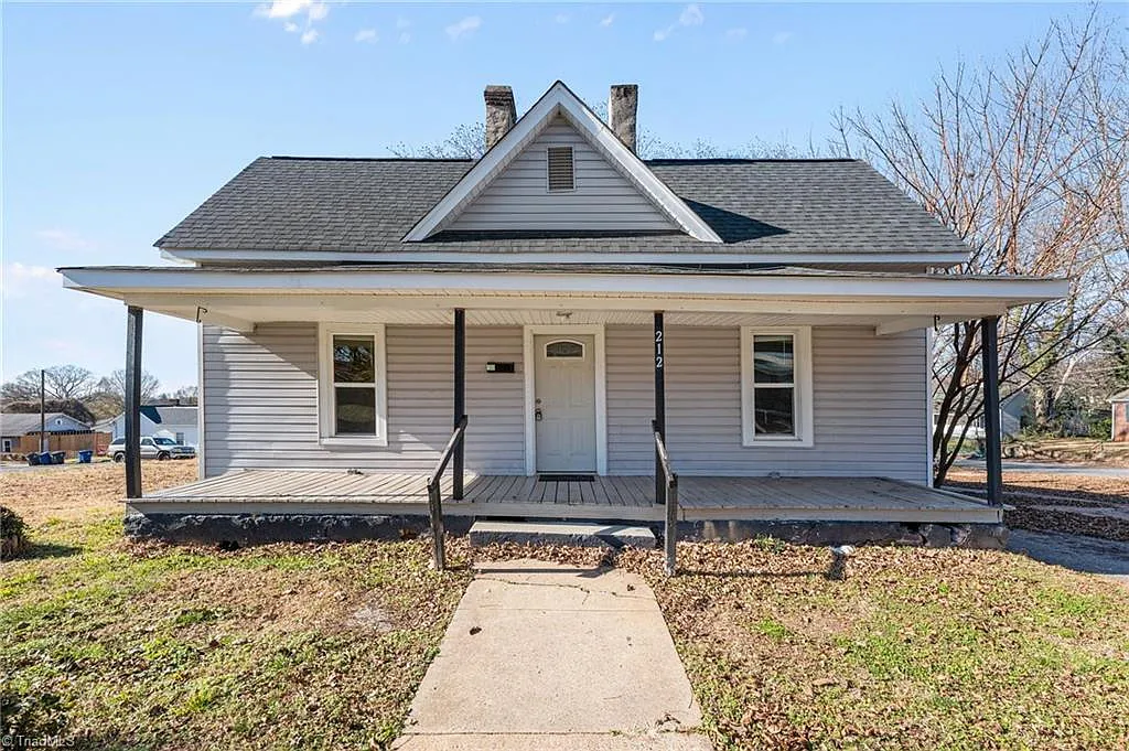 4 bed, 1.0 bath, 1433 sqft, $1,350 — Photo 1
