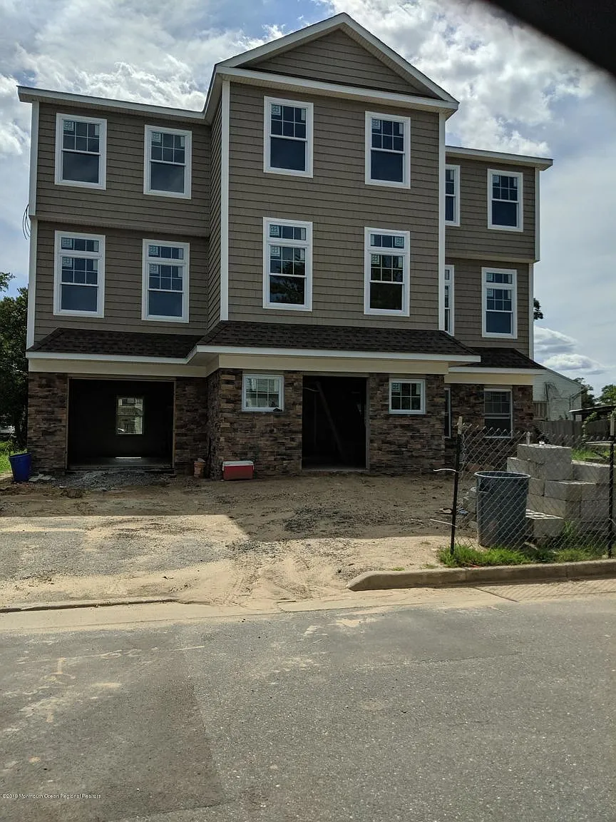 708 7th St photo 1