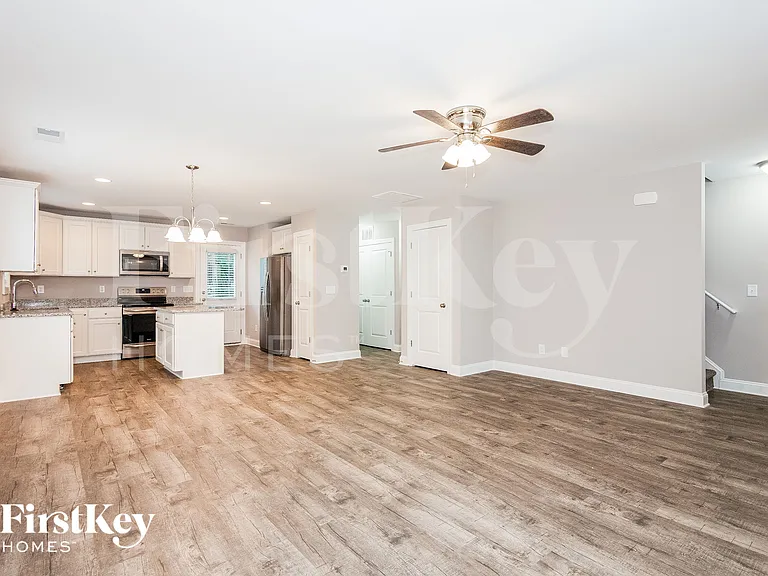 606 N Scruggs St — Photo 4