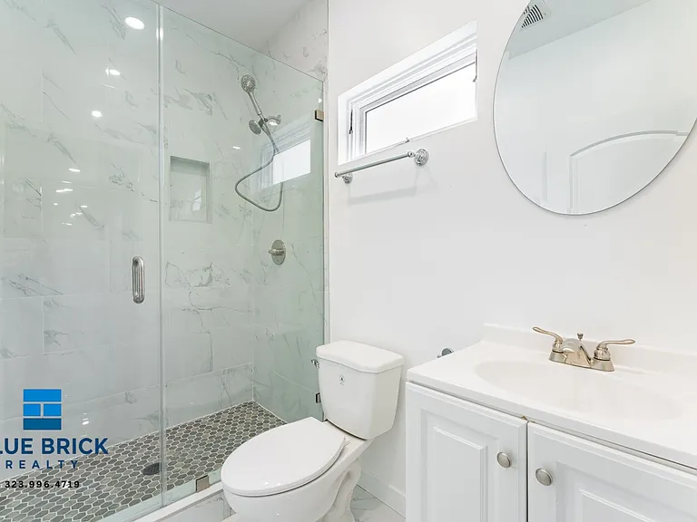 1166 1/2 W 29th St #1166-1/2 — Photo 9