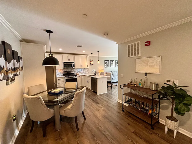 Foyer/Dining room