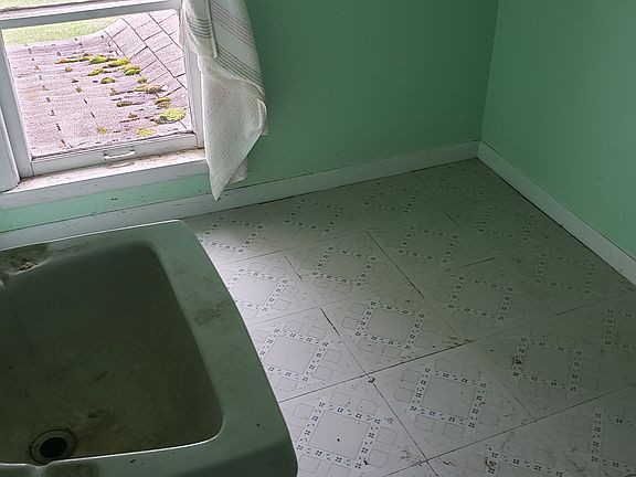4th image of 204 N Ash St