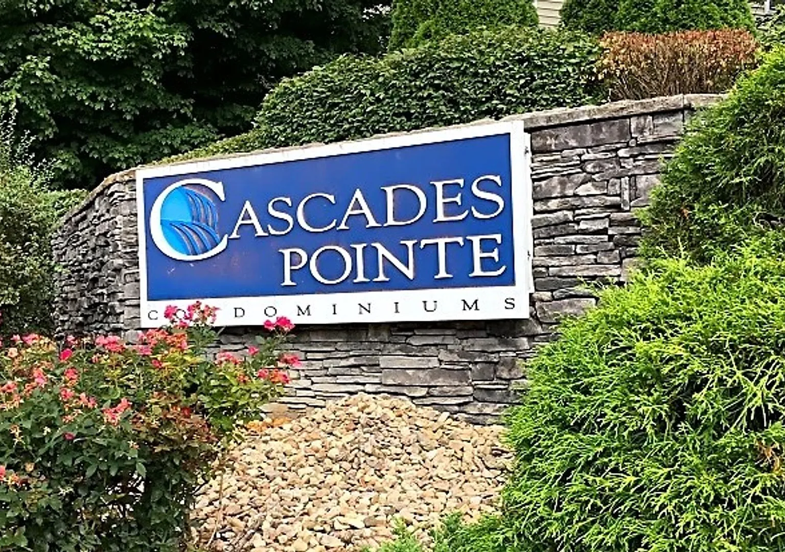 Cascades Pointe — Photo 1