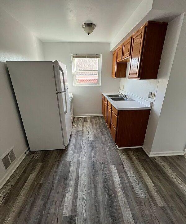 1st image of 250 Basswood Ave #3