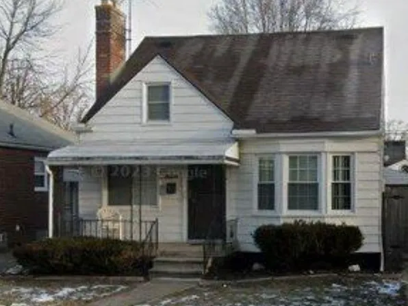 20493 Kingsville St, Harper Woods, MI 48225