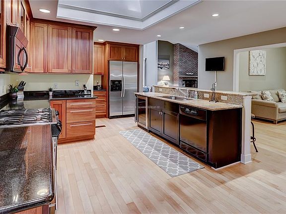 5th image of 49 Planters Wood Dr